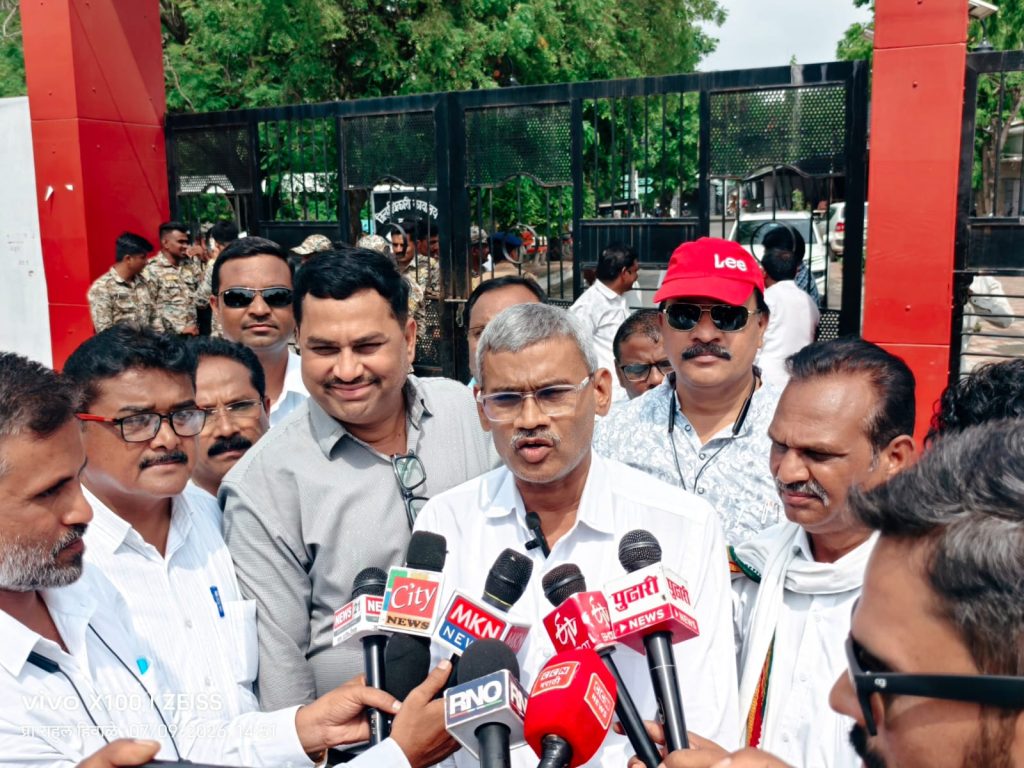 शिक्षकांच्या हक्कासाठी प्रा. डी. एस. लहाने मैदानात; शासनाला दिला इशारा