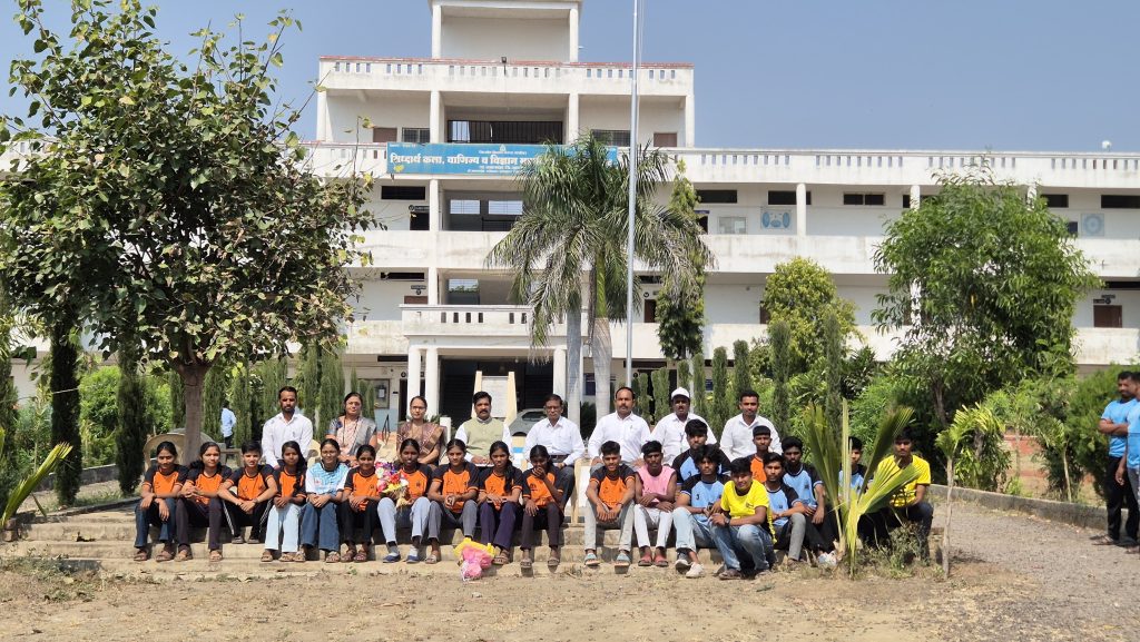 सिद्धार्थ महाविद्यालयाच्या 16 खेळाडूंची शालेय राज्यस्तरीय मैदानी स्पर्धेसाठी निवड*..