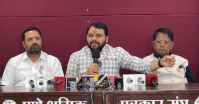 यंदाचे हिवाळी अधिवेशन नागपुरात नको, थेट दुष्काळग्रस्त शेतकऱ्याच्या बांधावर घ्या! रविकांत तुपकरांचा सरकारवर हल्लाबोल; नांदेडमधील शेतकरी मृत्यू, मायक्रोफायनान्सची दादागिरी आणि कर्जमाफीवरून संतापाचा उद्रेक! यंदाचे हिवाळी अधिवेशन नागपुरात नको, थेट दुष्काळग्रस्त शेतकऱ्याच्या बांधावर घ्या! रविकांत तुपकरांचा सरकारवर हल्लाबोल; नांदेडमधील शेतकरी मृत्यू, मायक्रोफायनान्सची दादागिरी आणि कर्जमाफीवरून संतापाचा उद्रेक!